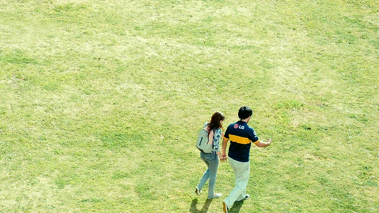 球员在比分落后时迅速回到位置的画面(落后之后最先丢的是